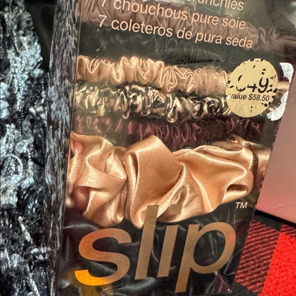 On the run…. Anastasia Beverly Hills Embers Palette in Green - Picture 6 of 12